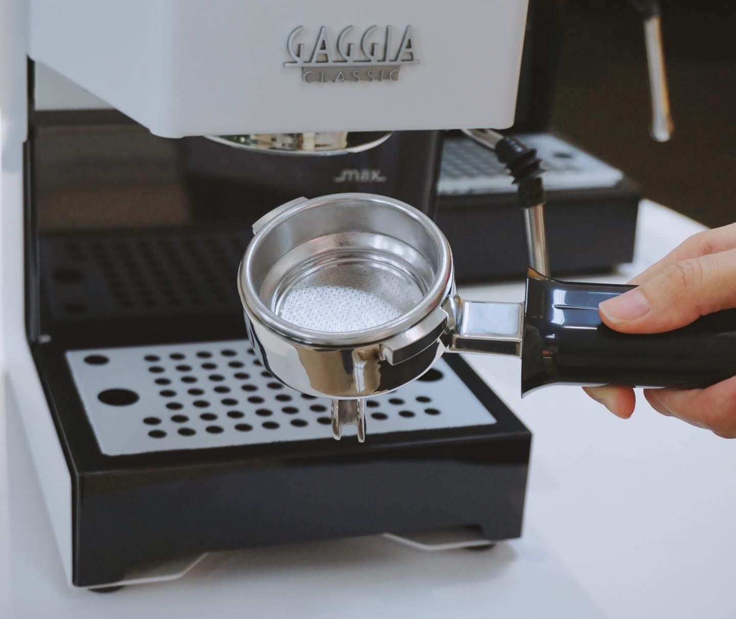 Tay cầm 58mm, kích thước như máy chuyên nghiệp