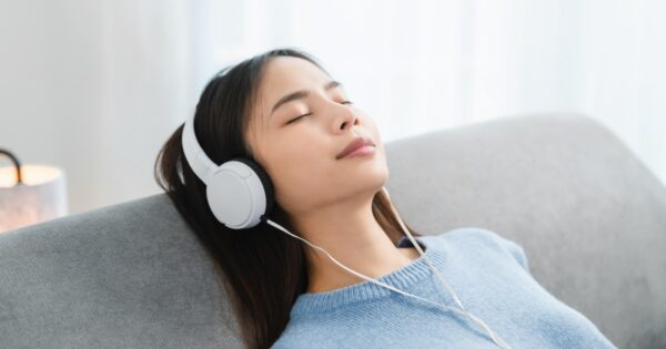 Dân Văn Phòng Chăm Sóc Bản Thân Tại Nhà Như Thế Nào?